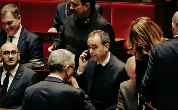 البرلمان الفرنسي يقر تعليق إصلاح نظام التقاعد حتى عام 2028