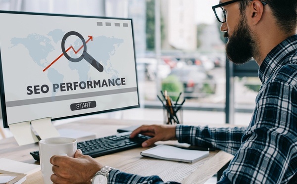 ​SEO : دراسة تكشف أن ذكر العلامات التجارية أصبح أكثر أهمية من الروابط الخلفية في الذكاء الاصطناعي