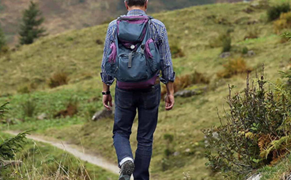 المشي… حين تتحوّل الخطوات البسيطة إلى درع يحمي القلب ويطيل العمر