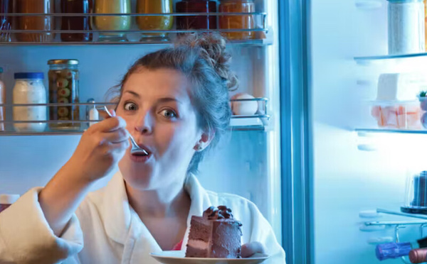 كيف يؤثر العشاء على نومك: نصائح غذائية لنوم هانئ