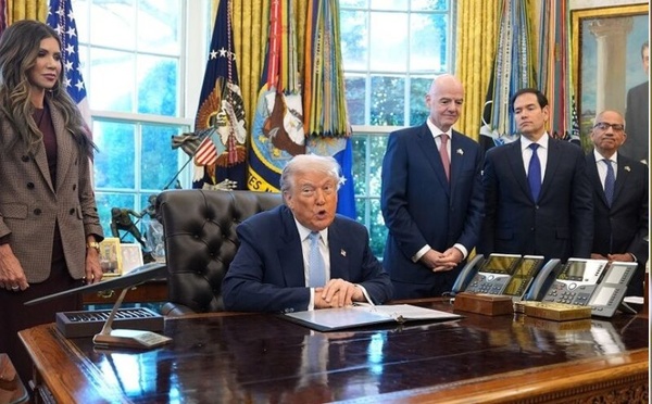 النجم البرتغالي رونالدو يجلس قرب ترامب في لقاء تاريخي بالبيت الأبيض