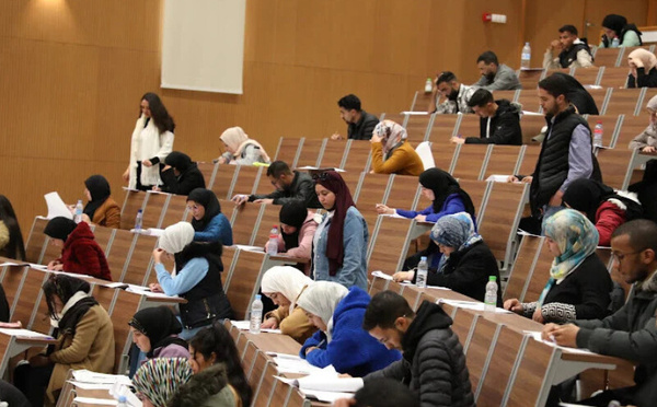 تفوق العنصر النسوي في مباريات التعليم يثير نقاشاً حول التحديات المستقبلية