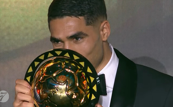 أشرف حكيمي يحصد جائزة أفضل لاعب في إفريقيا