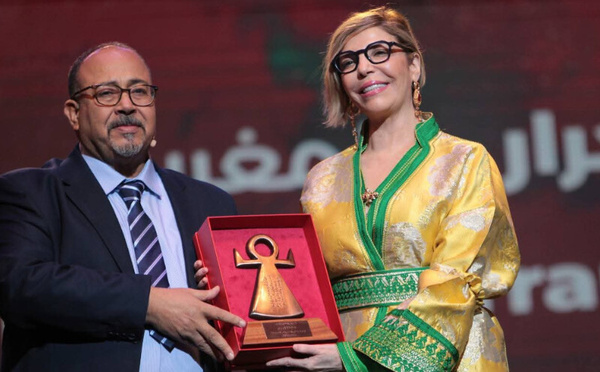 أيام قرطاج المسرحية تكرم الفنانة المغربية لطيفة أحرار تقديرًا لمسيرتها الفنية والأكاديمية