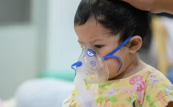 التهاب الحنجرة الحاد عند الأطفال: كيفية التعرف عليه وعلاجه