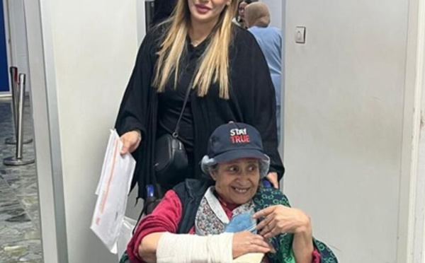 عائشة ماه ماه تطمئن جمهورها على وضعها الصحي بعد كسر يدها