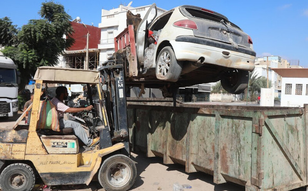 وزارة الداخلية تُطلق إجراءات صارمة لمواجهة السيارات المهملة بالمدن