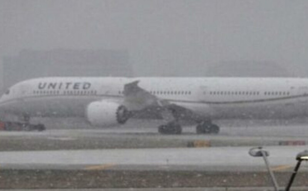 عاصفة ثلجية تشلّ حركة الطيران في الغرب الأوسط الأمريكي وتضع ملايين السكان في حالة تأهّب