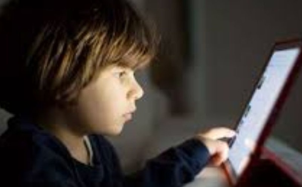 هل نفقد السيطرة؟ موجة استخدام غير مسبوقة لوسائل التواصل بين صغار السن