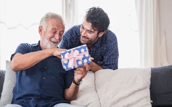 العطاء دواء خفيّ… كيف يؤثر عمل الخير على دماغك وحياتك؟