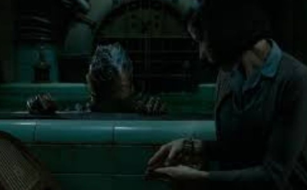 «شكل الماء».. حين يتحوّل الخيال إلى مرآة للإنسان في سينما غييرمو ديل تورو