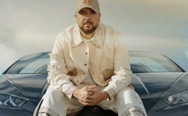 عبد الحفيظ الدوزي يلمّح لأغنية جديدة ويثير ترقب جمهوره