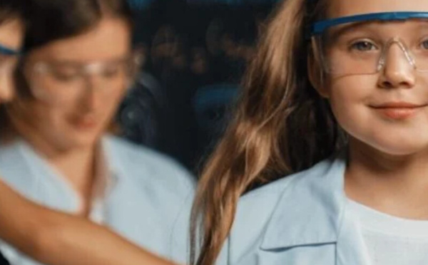 ست علامات تشير إلى نضج الطفل العاطفي بحسب خبيرة تربية