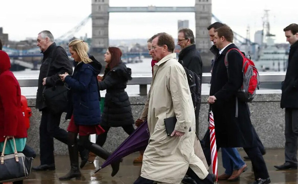 بريطانيا تعيد رسم سياسات التشغيل لمواجهة أزمة بطالة الشباب