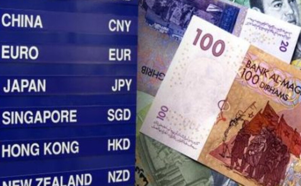 مكتب الصرف يخول وكلاءه استخدام TPE لإنجاز عمليات شراء العملات الأجنبية بالبطاقات البنكية