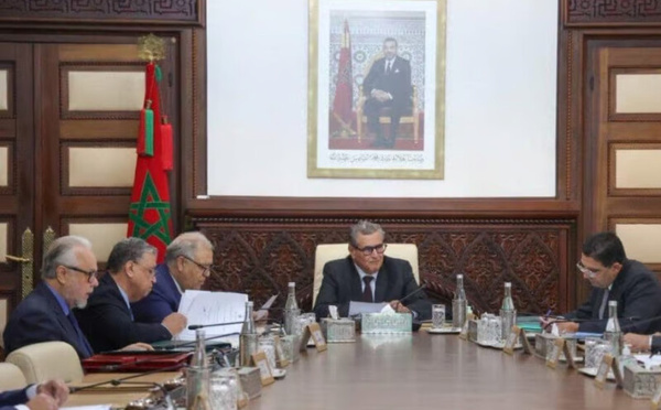 الحكومة المغربية تناقش تعزيز التعاون الجمركي وتحويل الوكالة الوطنية للموانئ إلى شركة مساهمة