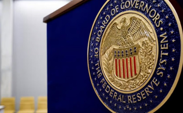 البنك الاحتياطي الفيدرالي الأمريكي يخفض أسعار الفائدة وسط انقسام داخلي وتحديات اقتصادية