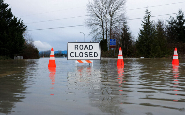 فيضانات تاريخية تضرب غرب الولايات المتحدة وكندا وتستدعي أوامر إجلاء عاجلة