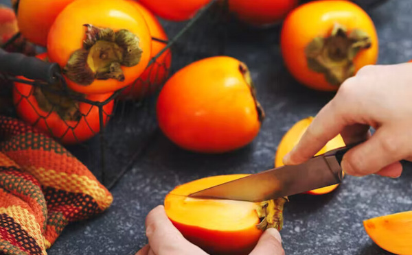 الكَاكِي وصحة القلب: فاكهة خريفية لتنظيم ضغط الدم