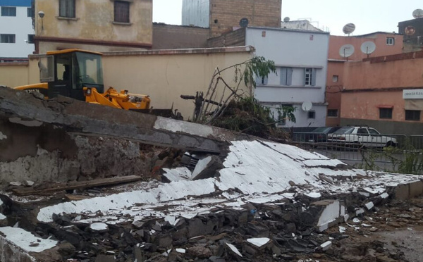 هطول أمطار غزيرة يتسبب بانهيار سور مدرسة بالدار البيضاء