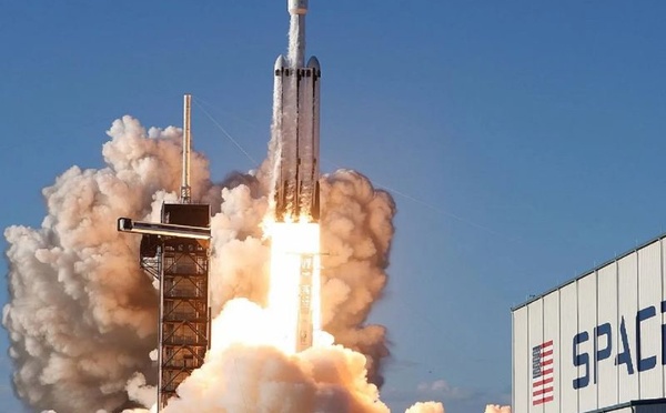 أقمار جديدة في المدار.. سبيس إكس وروكيت لاب تعززان الإنترنت الفضائي
