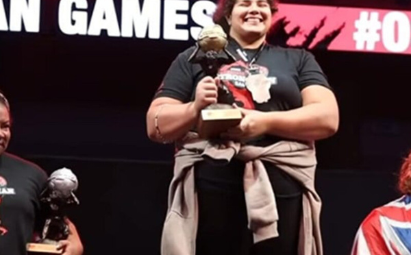 جدل في بطولة العالم لرفع الأثقال بعد تجريد "أقوى امرأة" من اللقب