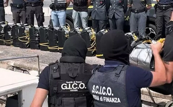 إيطاليا تشن حملة واسعة لمكافحة المخدرات وتقبض على 384 شخصاً