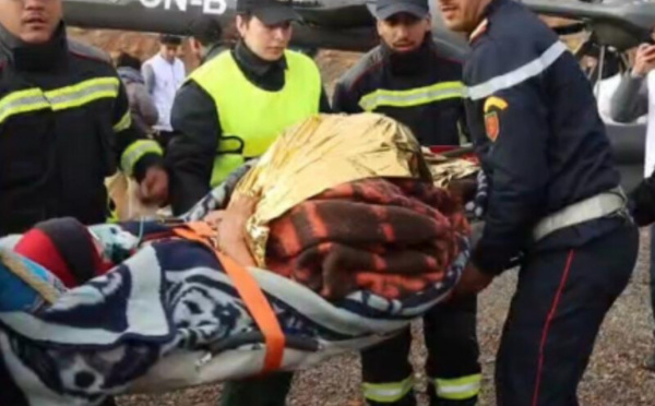 إقليم أزيلال: نقل امرأة في حالة صحية حرجة إلى المستشفى بواسطة مروحية الدرك الملكي بسبب كثافة الثلوج