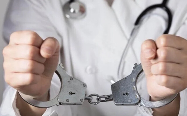 قضية إجهاض قاصر بسلا تجرّ طبيبًا وكاتبته وممرضًا إلى القضاء