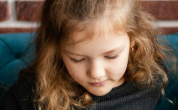 ​لننهي عدّ دقائق الشاشة: كيف نساعد أطفالنا على العيش في العصر الرقمي