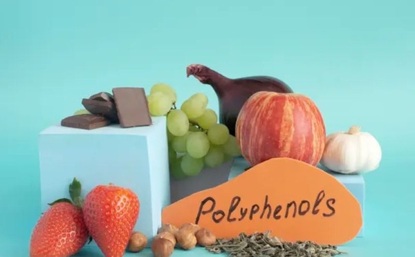ما هي البوليفينولات؟ ولماذا ينصح الخبراء بإدراجها في 8 أطعمة يومية؟