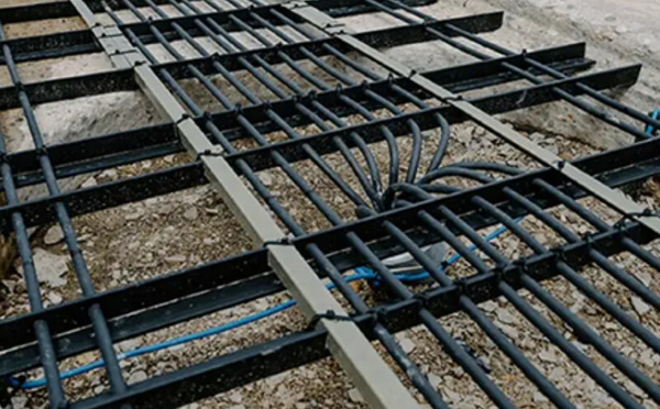 اختراق أمريكي: شحن لاسلكي للمركبات الكهربائية الثقيلة أثناء السير على الطرق السريعة