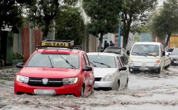 فاس تطلق برنامجاً وقائياً واسعاً لصيانة قنوات تصريف المياه والحد من مخاطر الفيضانات
