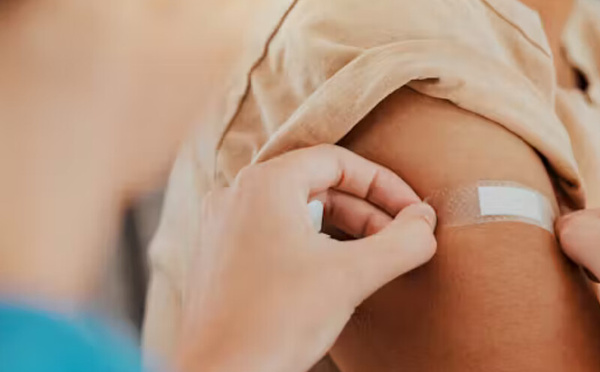 الأدوية المثلية لا تغني عن لقاح الإنفلونزا: تحذير من الوكالة الوطنية للدواء الفرنسية