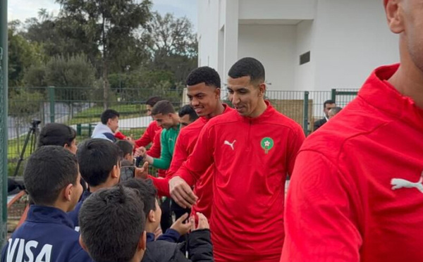 مبادرة إنسانية تعكس روح التضامن: أسود الأطلس يستقبلون أبناء أسرة الأمن الوطني