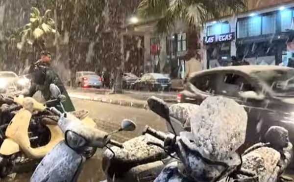 وجدة تستفيق على البياض: تساقطات ثلجية نادرة تعيد للمدينة ذاكرة الشتاء
