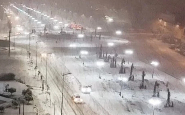 ​تساقطات ثلجية تغطي مدينة وجدة بعد غياب عدة سنوات