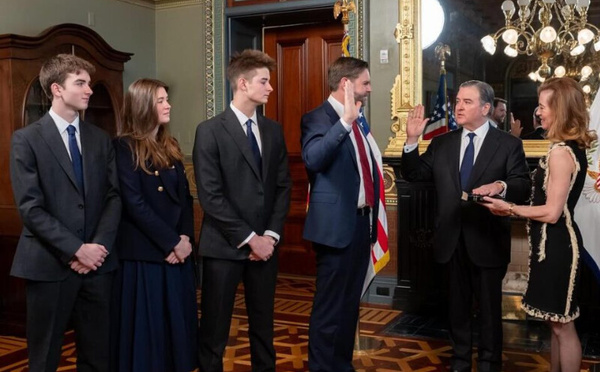 السفير الأمريكي يؤدي القسم ويبرز حرص واشنطن على علاقات استراتيجية مع المغرب