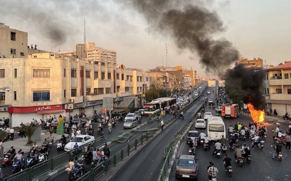 التوترات في إيران تتصاعد وسط احتجاجات شعبية وضغوط دولية