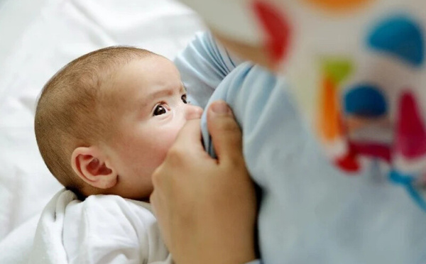 الرضاعة الطبيعية وصحة الأم النفسية: دراسة أيرلندية تكشف فوائد تمتد إلى ما بعد سنوات الإنجاب