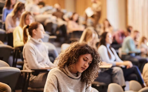 اضطراب فرط الحركة وتشتت الانتباه مرتبط بالسلوكيات الجنسية المحفوفة بالمخاطر لدى الشباب الجامعي