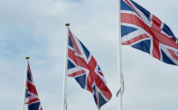 إيران على صفيح ساخن: لندن تخرج دبلوماسييها وواشنطن تنصح مواطنيها