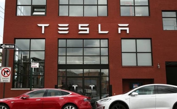 تسلا تحول نظام القيادة الذاتية إلى الاشتراك الشهري