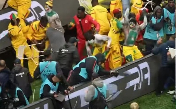 شغب جماهيري يهز نهائي كأس إفريقيا وكاف يفتح تحقيقًا رسميًا