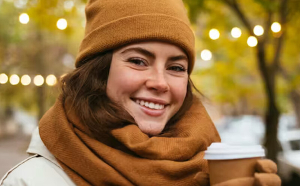 مشروب ساخن في الشتاء: هل يدفئ الجسم حقًا أم مجرد إحساس؟