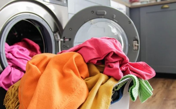 دليل التوفير المنزلي: كيف تقلّص نفقات الغسيل إلى النصف دون المساس بالنظافة؟