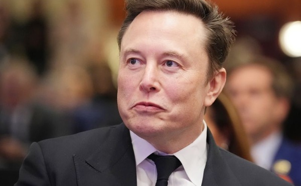 ماسك يستطلع رأي الملايين لشراء رايان إير