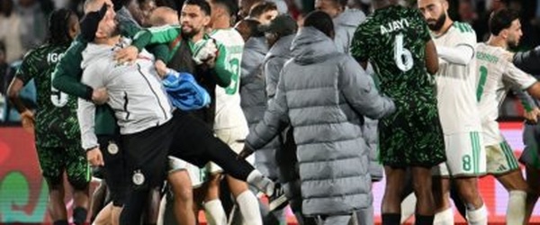 الكاف يفرض عقوبات على المنتخب الجزائري