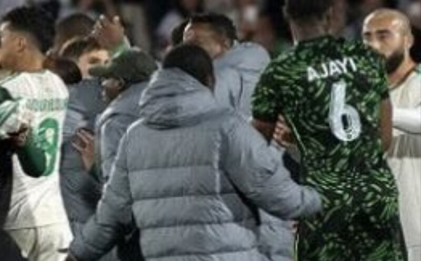 ​“كاف” يسلّط عقوبات على المنتخب الجزائري بعد أحداث مباراة نيجيريا