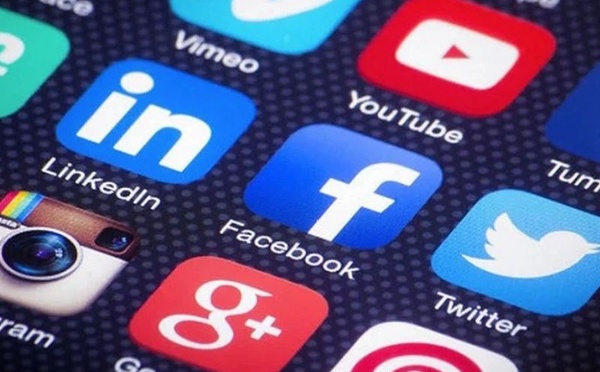 ضغط على بريطانيا لحماية الأطفال من شبكات التواصل